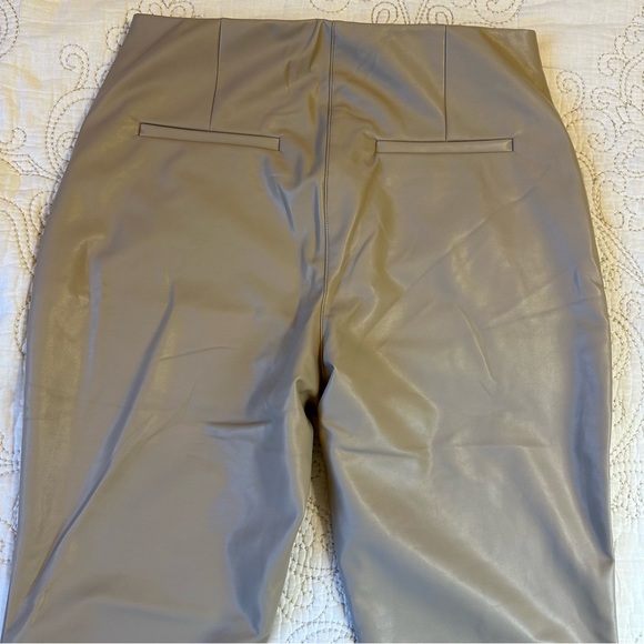 -NWT A&F curve love vegan leather beige flare pants - Picture 8 of 8